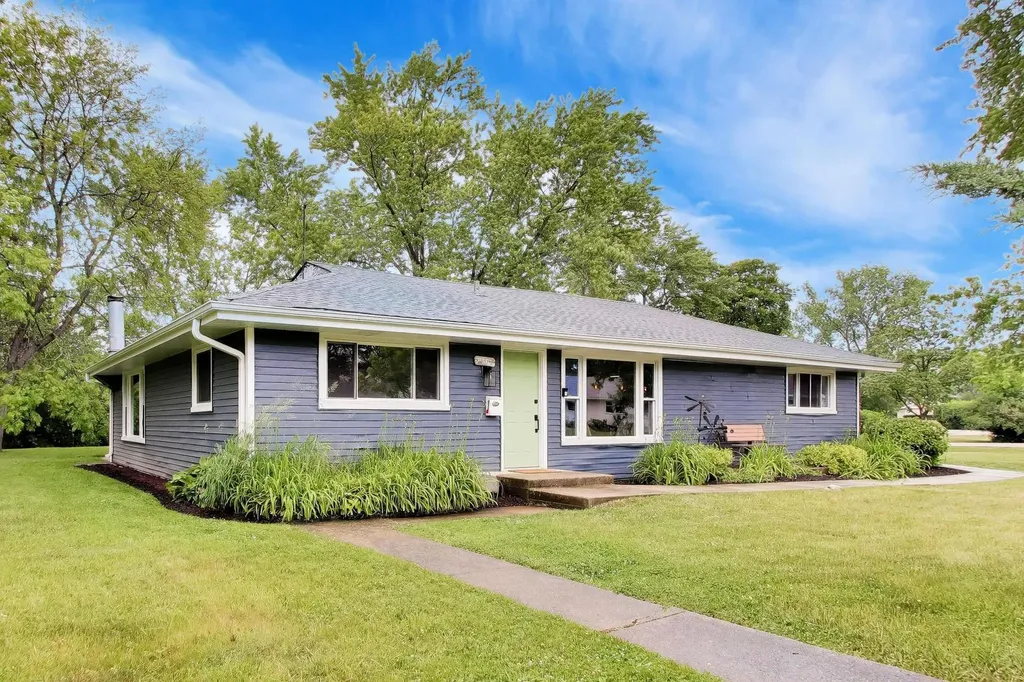10 Rugby Road Lake Zurich IL 60047