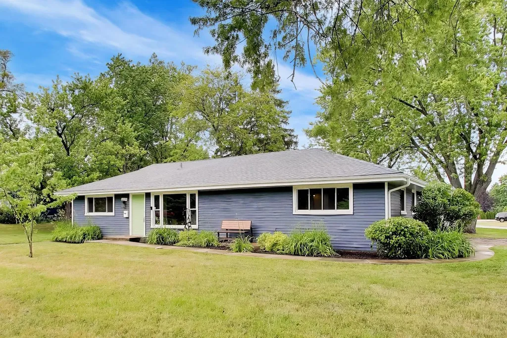 10 Rugby Road Lake Zurich IL 60047