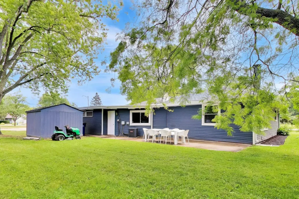 10 Rugby Road Lake Zurich IL 60047