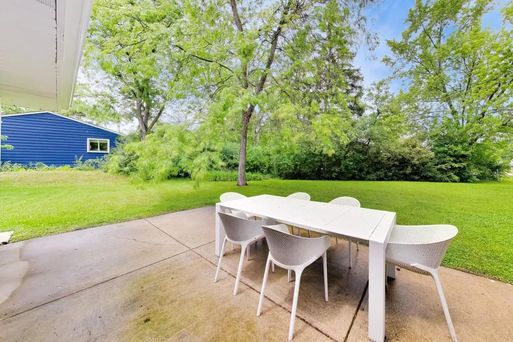 10 Rugby Road Lake Zurich IL 60047