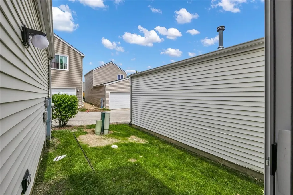 943 Four Seasons Boulevard Aurora IL 60504