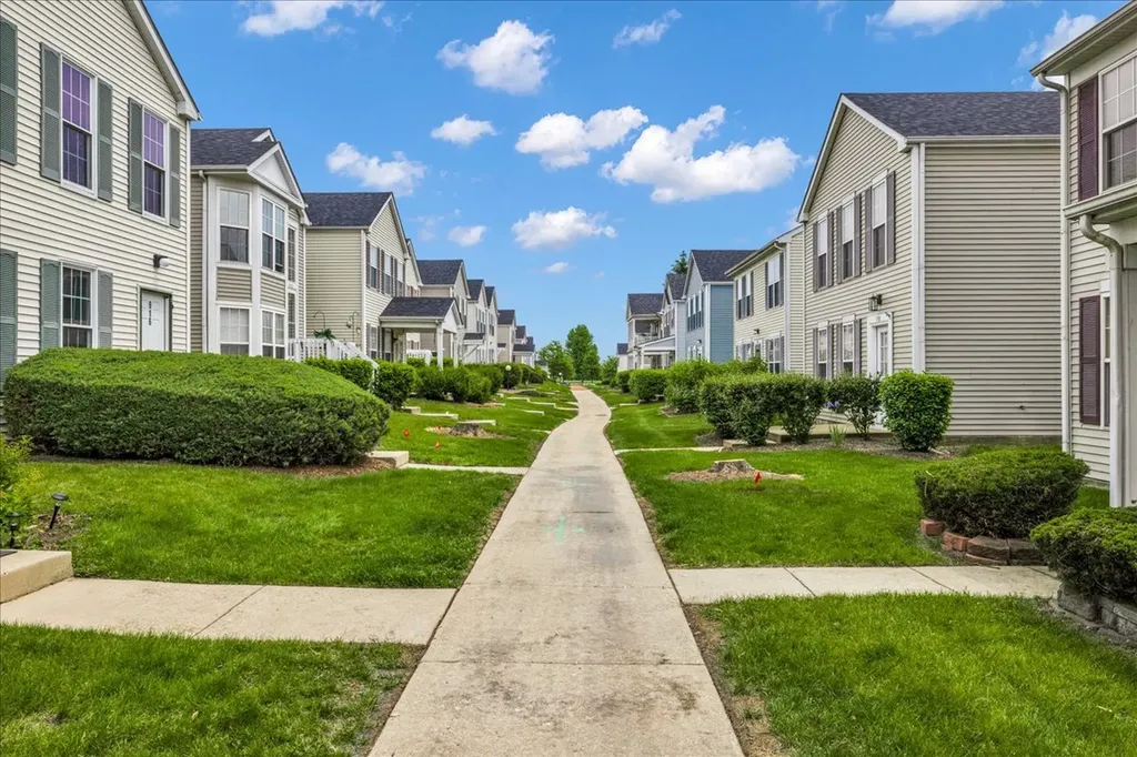 943 Four Seasons Boulevard Aurora IL 60504