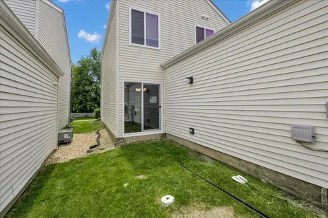 943 Four Seasons Boulevard Aurora IL 60504