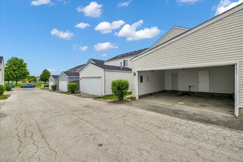 943 Four Seasons Boulevard Aurora IL 60504