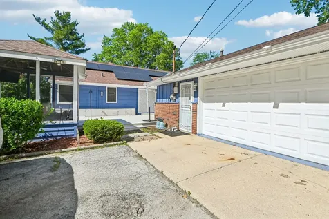 696 2ND Street Crete IL 60417