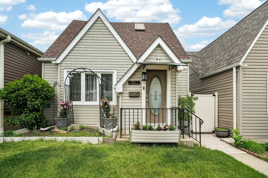 6602 West Montrose Avenue Harwood Heights IL 60706