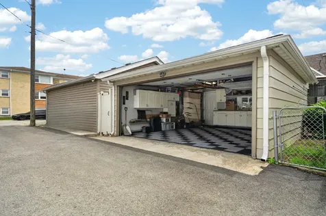 6602 West Montrose Avenue Harwood Heights IL 60706
