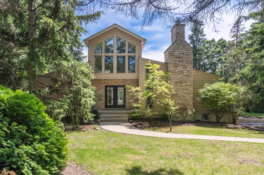 3N010 Lakeview Court West Chicago IL 60185
