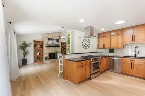 3N010 Lakeview Court West Chicago IL 60185