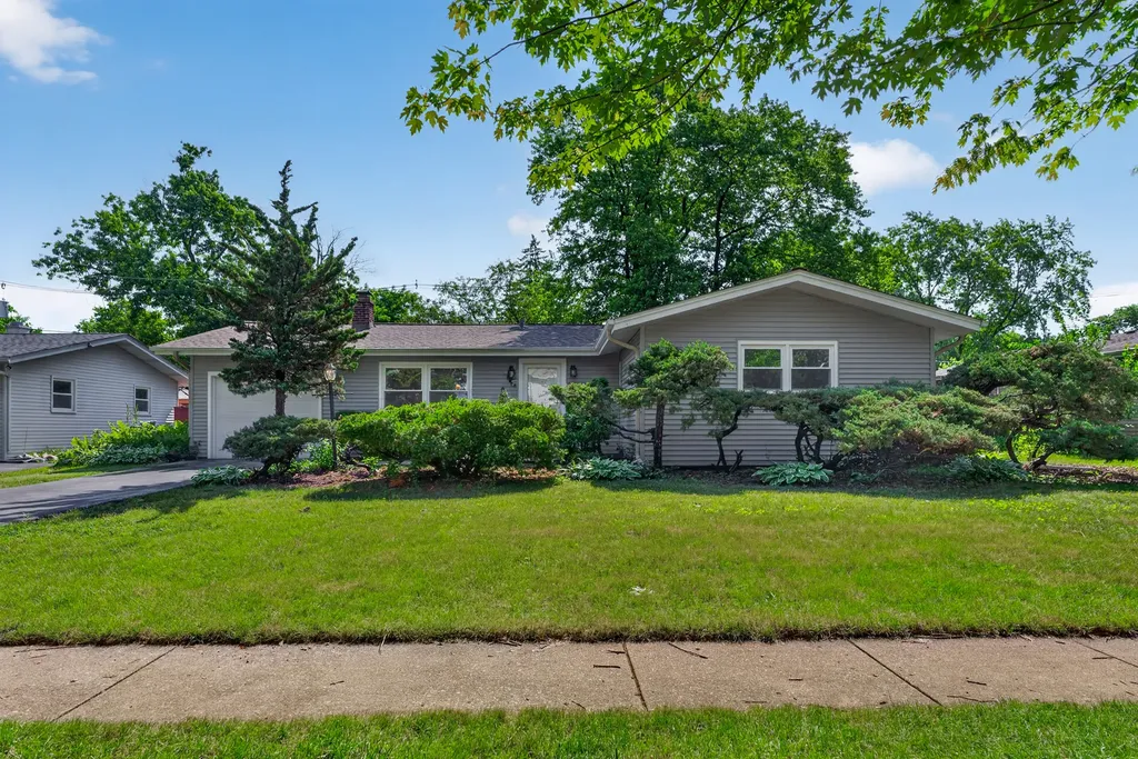 262 South 19th Street St. Charles IL 60174