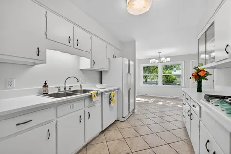 262 South 19th Street St. Charles IL 60174