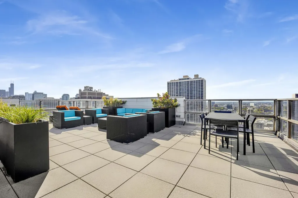 1555 North Dearborn Parkway Chicago IL 60610