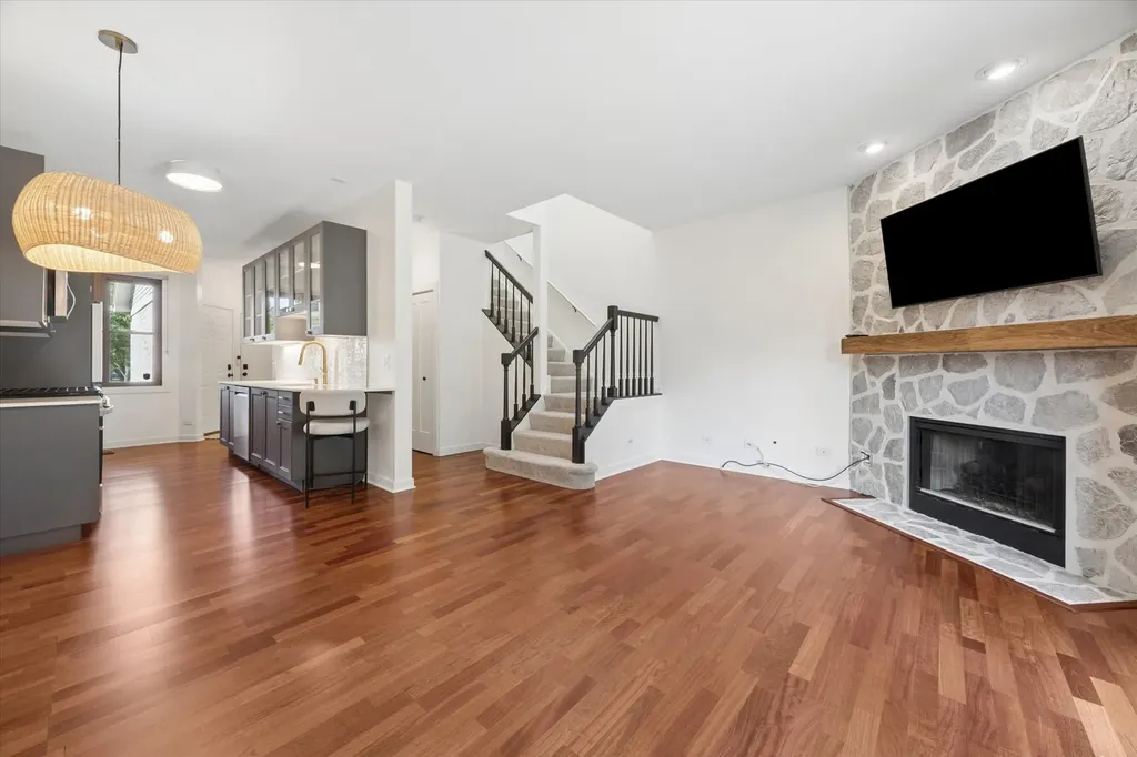 1239 Tennyson Lane Naperville IL 60540