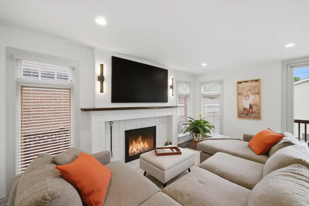 6057 North Tripp Avenue Chicago IL 60646