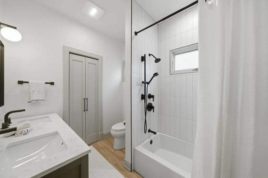 6057 North Tripp Avenue Chicago IL 60646