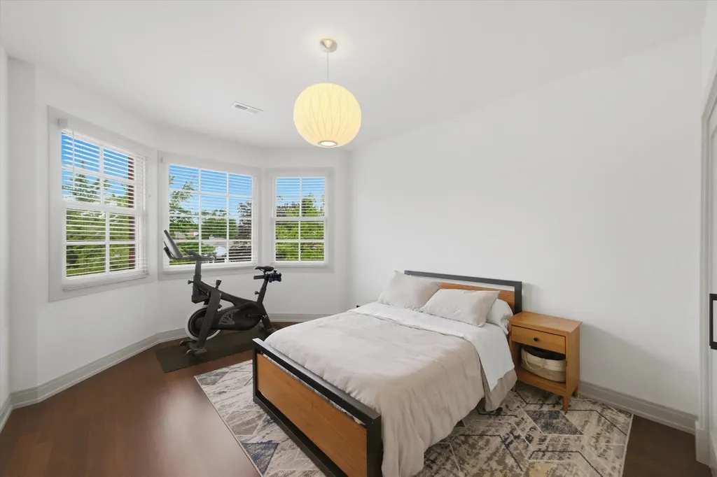 6057 North Tripp Avenue Chicago IL 60646