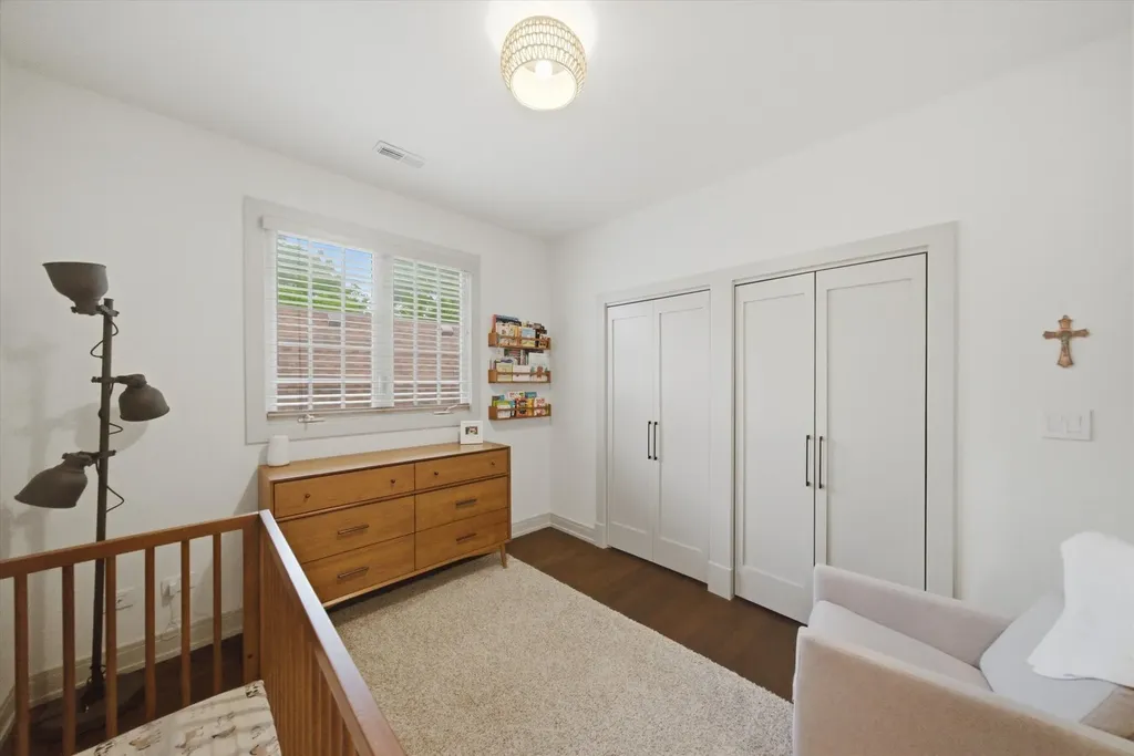 6057 North Tripp Avenue Chicago IL 60646