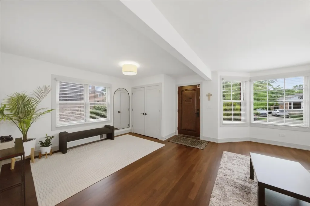6057 North Tripp Avenue Chicago IL 60646