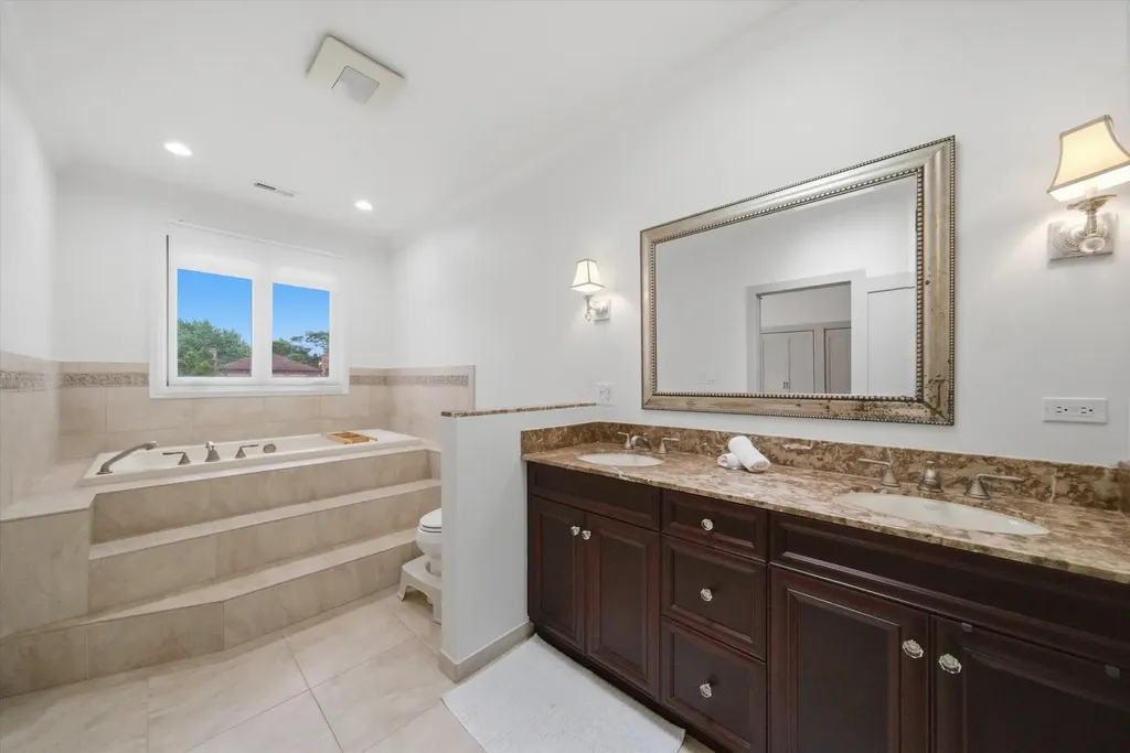 6057 North Tripp Avenue Chicago IL 60646