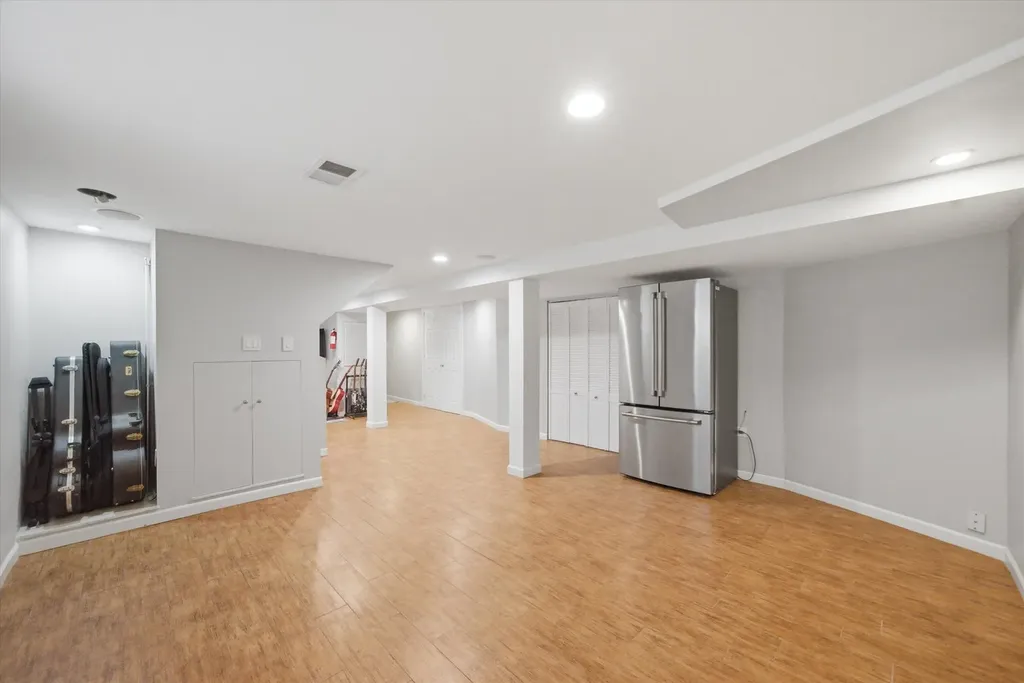 6057 North Tripp Avenue Chicago IL 60646