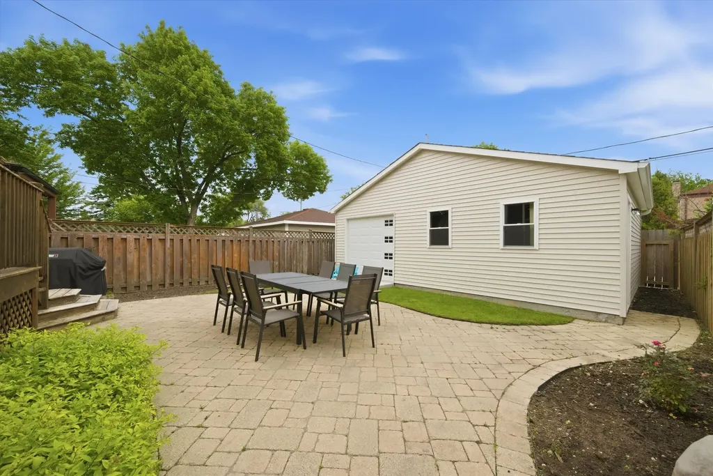 6057 North Tripp Avenue Chicago IL 60646