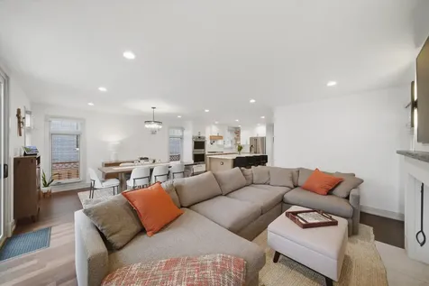 6057 North Tripp Avenue Chicago IL 60646