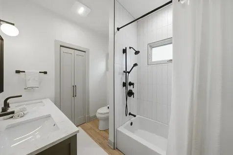 6057 North Tripp Avenue Chicago IL 60646