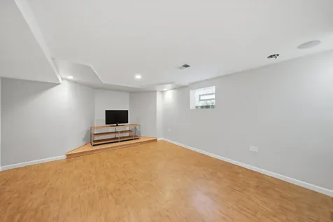 6057 North Tripp Avenue Chicago IL 60646