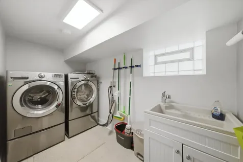 6057 North Tripp Avenue Chicago IL 60646