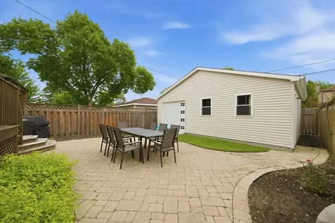 6057 North Tripp Avenue Chicago IL 60646