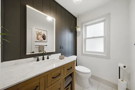 6057 North Tripp Avenue Chicago IL 60646