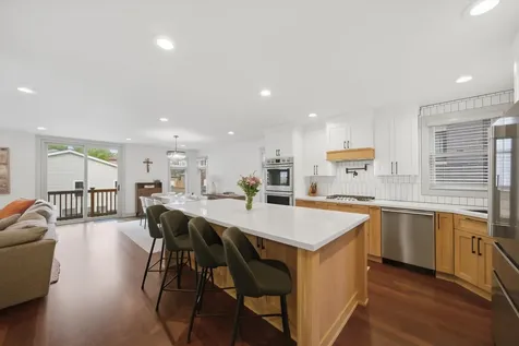 6057 North Tripp Avenue Chicago IL 60646