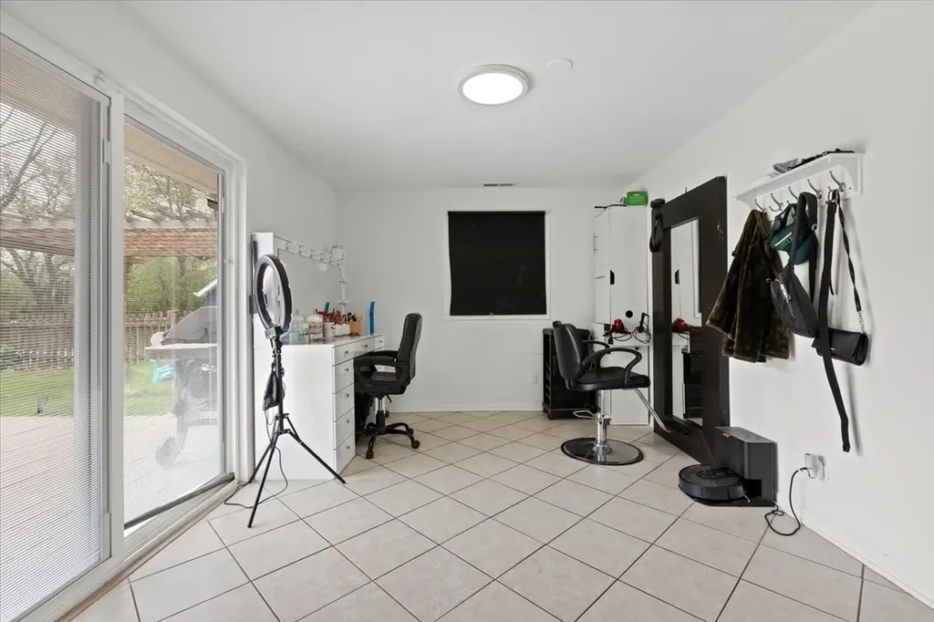 1923 Warwick Lane Schaumburg IL 60193