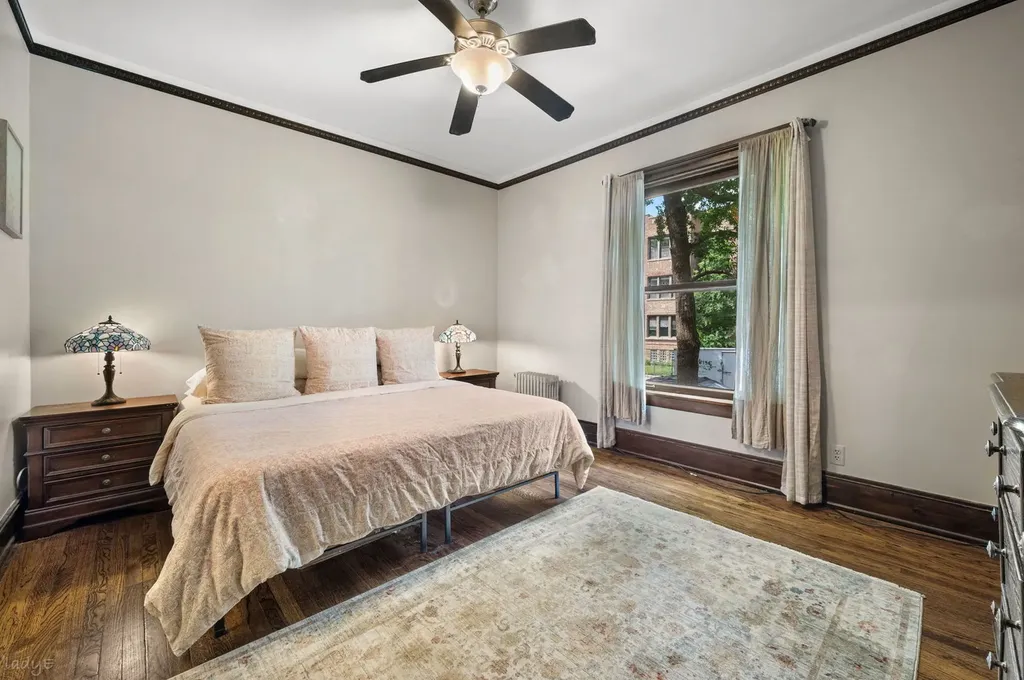 707 West Bittersweet Place Chicago IL 60613