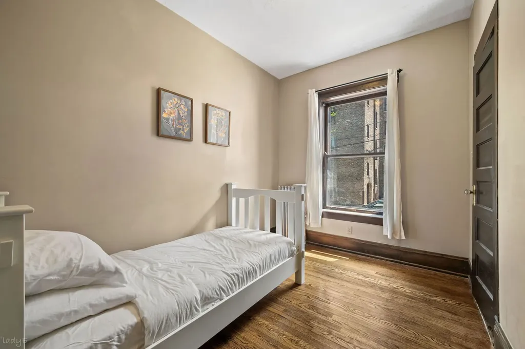 707 West Bittersweet Place Chicago IL 60613