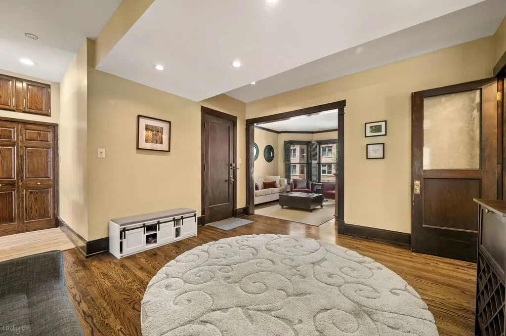 707 West Bittersweet Place Chicago IL 60613