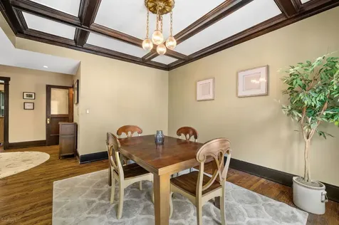707 West Bittersweet Place Chicago IL 60613