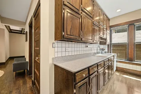 707 West Bittersweet Place Chicago IL 60613