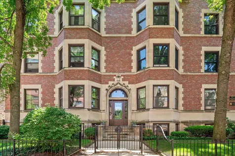 707 West Bittersweet Place Chicago IL 60613