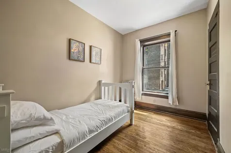 707 West Bittersweet Place Chicago IL 60613