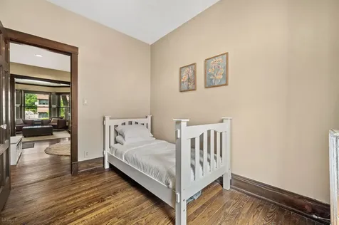 707 West Bittersweet Place Chicago IL 60613