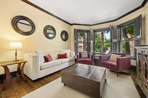707 West Bittersweet Place Chicago IL 60613