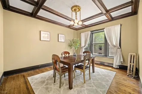 707 West Bittersweet Place Chicago IL 60613