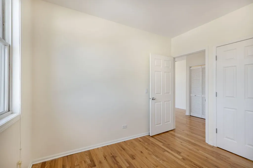 934 West Cuyler Avenue Chicago IL 60613