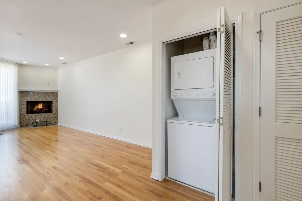 934 West Cuyler Avenue Chicago IL 60613