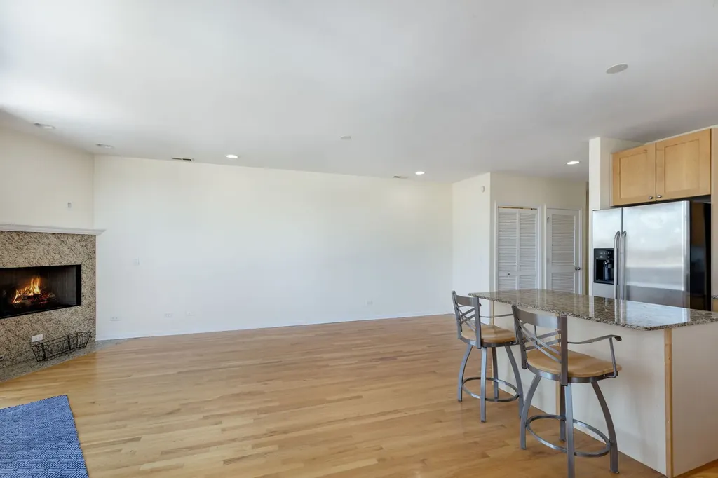 934 West Cuyler Avenue Chicago IL 60613