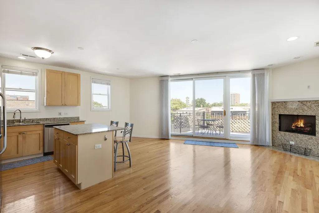 934 West Cuyler Avenue Chicago IL 60613