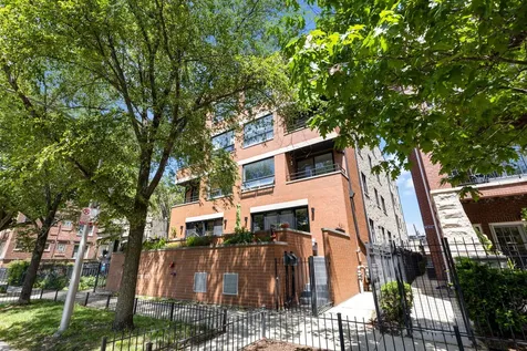 934 West Cuyler Avenue Chicago IL 60613