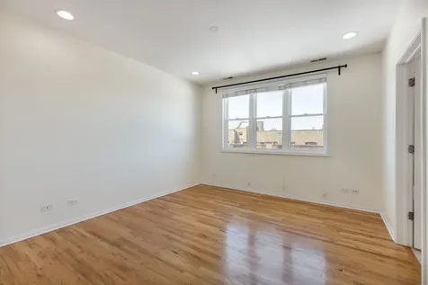 934 West Cuyler Avenue Chicago IL 60613