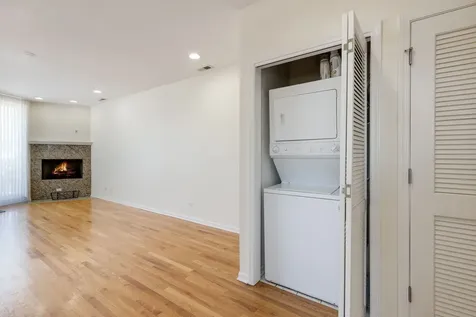934 West Cuyler Avenue Chicago IL 60613